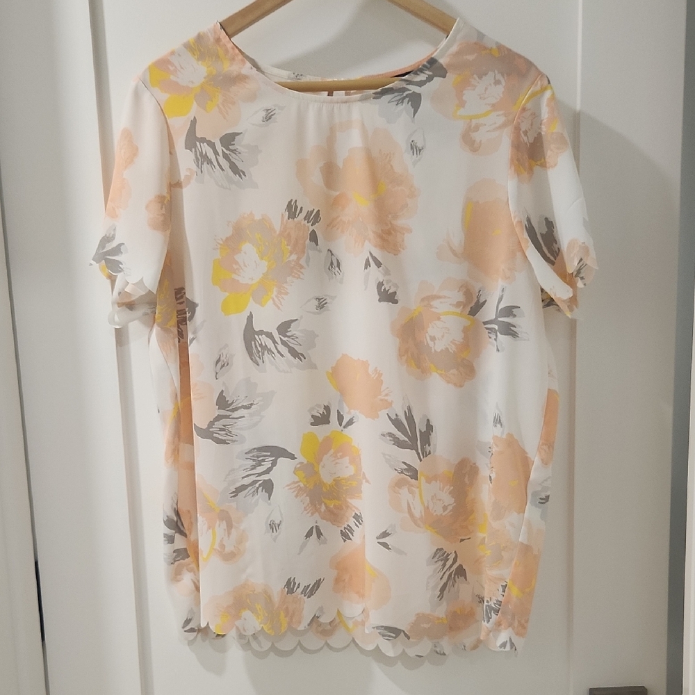 Banana Republic White and Cream Blouse
